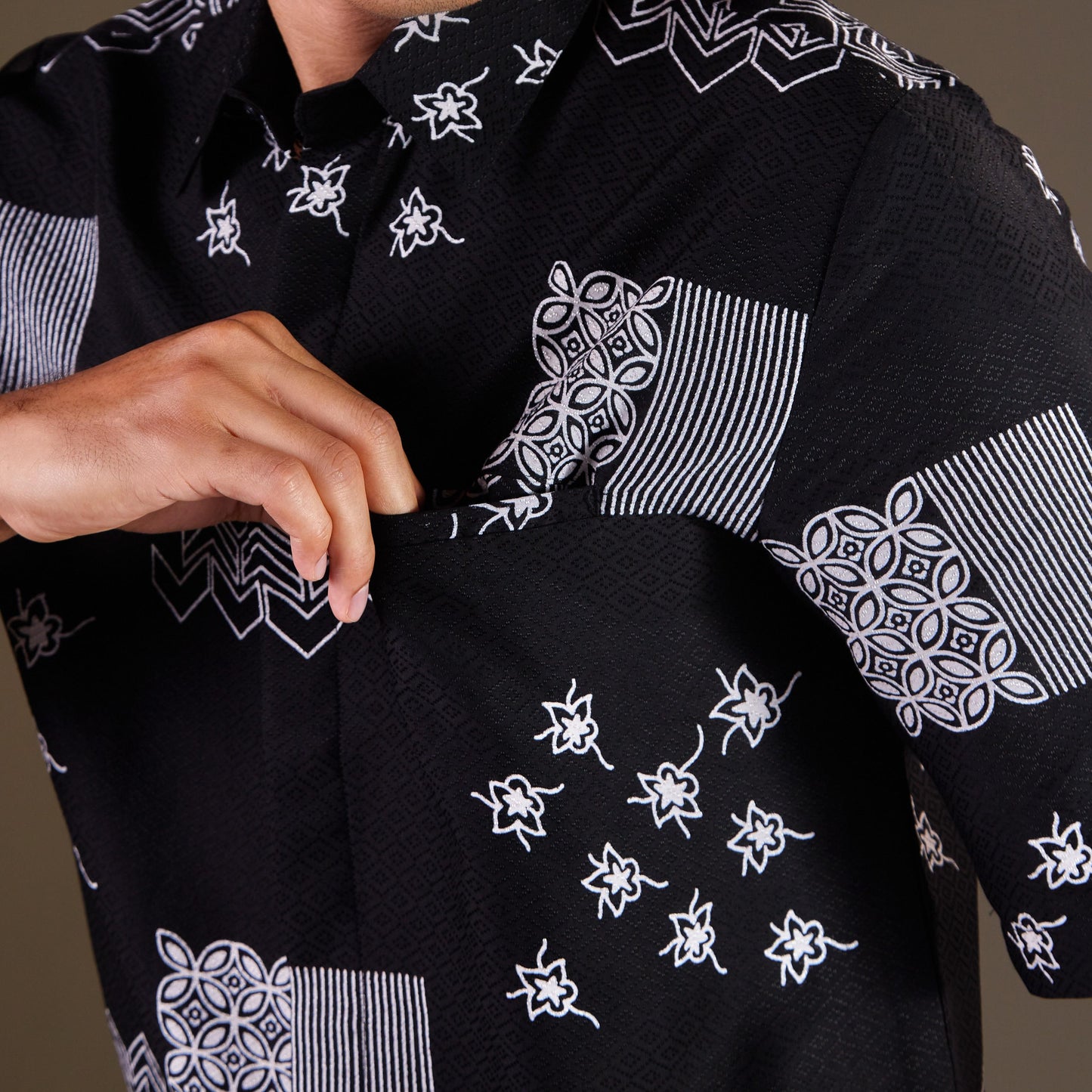 Locar - Mandalas Premium Men's Short Sleeve Batik Shirt