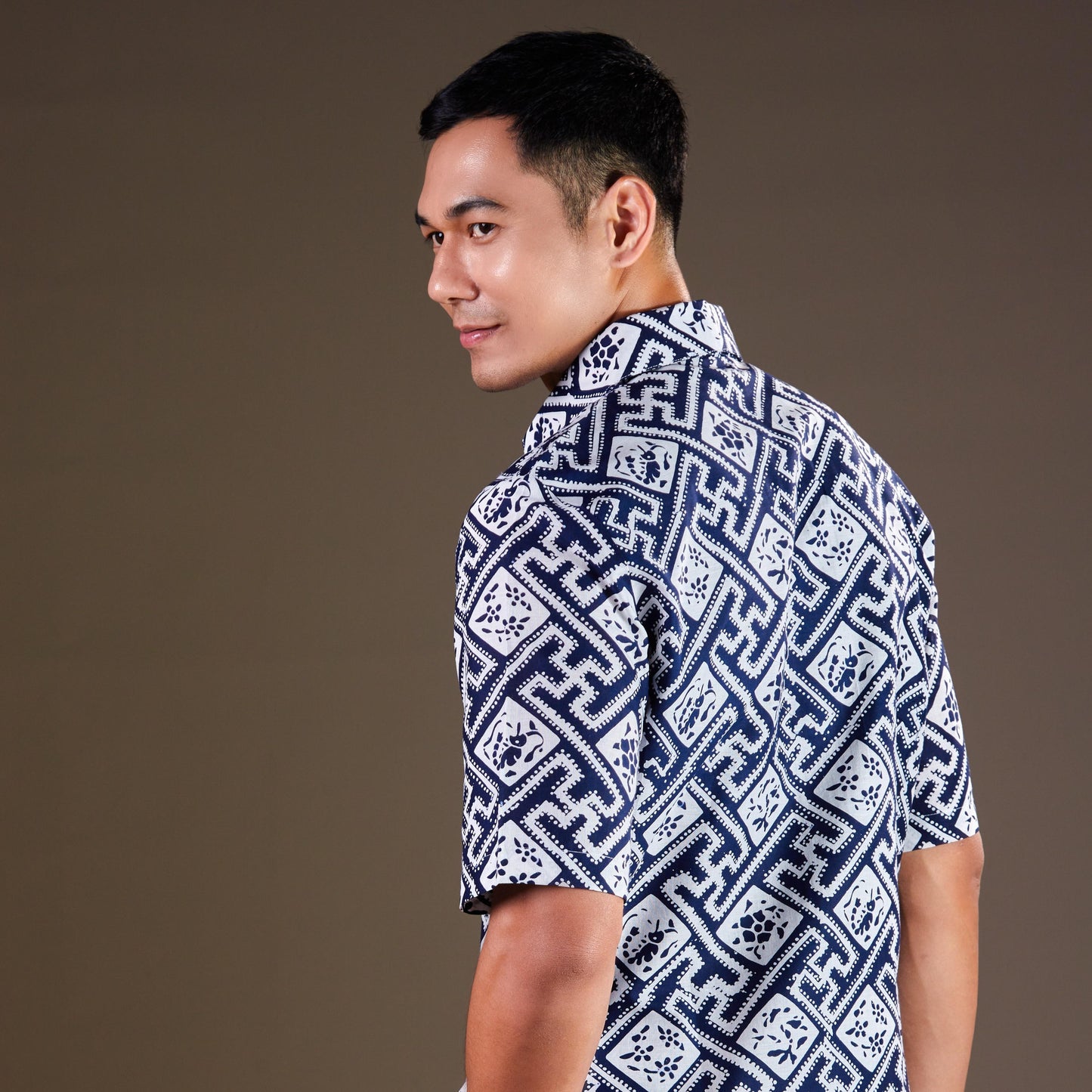 Romavi - Mandalas Premium Men's Short Sleeve Batik Shirt