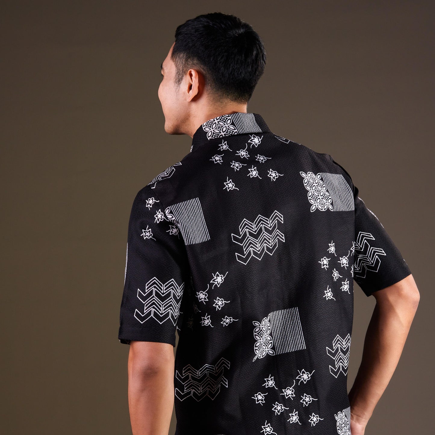 Locar - Mandalas Premium Men's Short Sleeve Batik Shirt