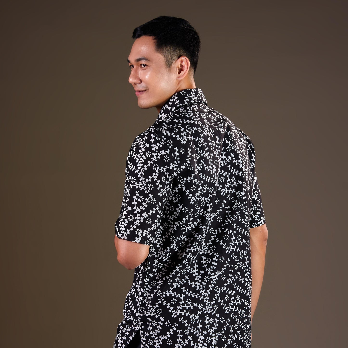 Ganduro - Mandalas Premium Men's Short Sleeve Batik Shirt